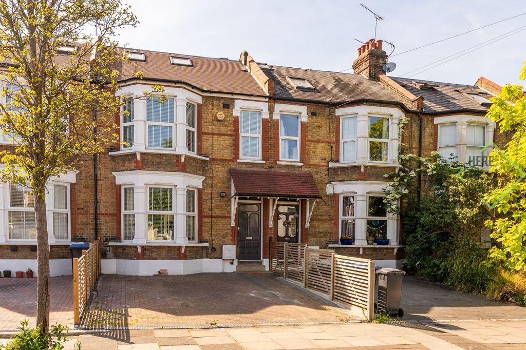 Property photo 2 of 22 77 Warwick Road N11 2Sp-40