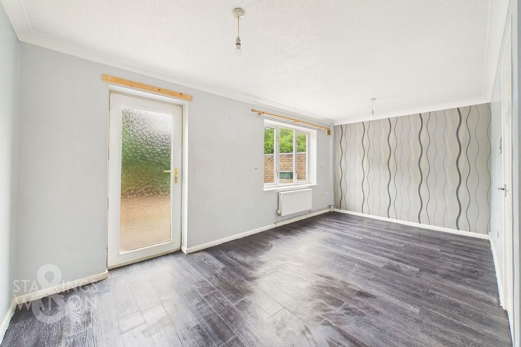 Property photo 2 of 27