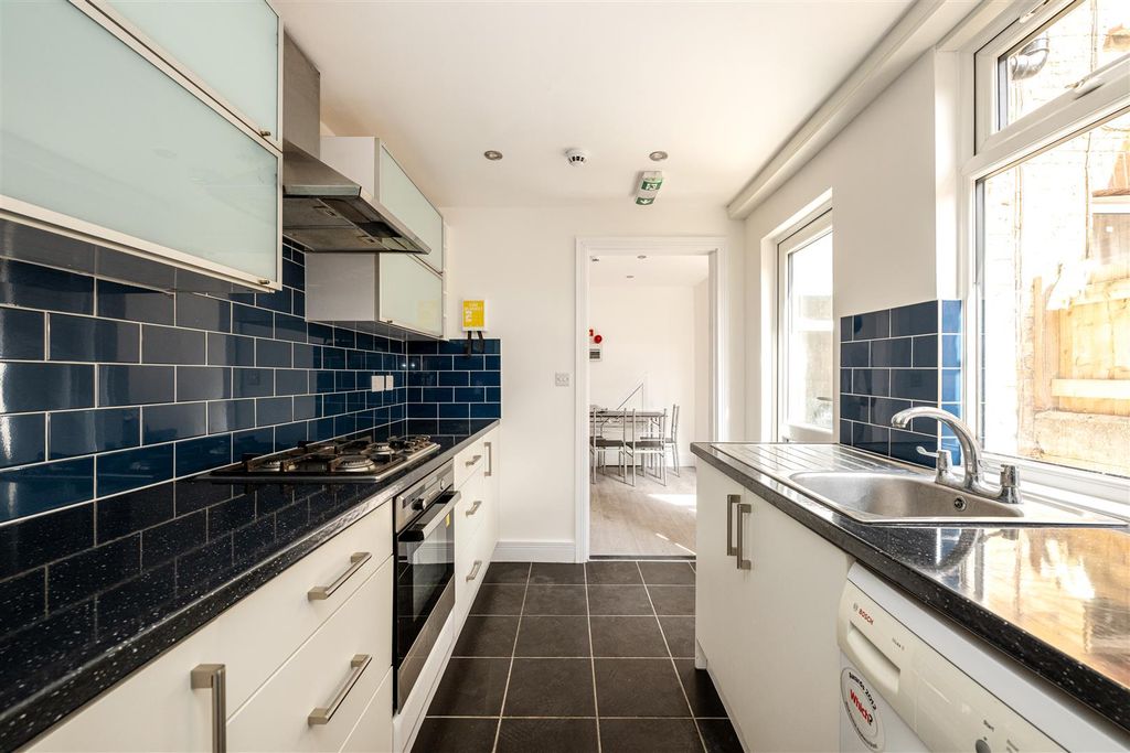 Property photo 3 of 8 Kitchen