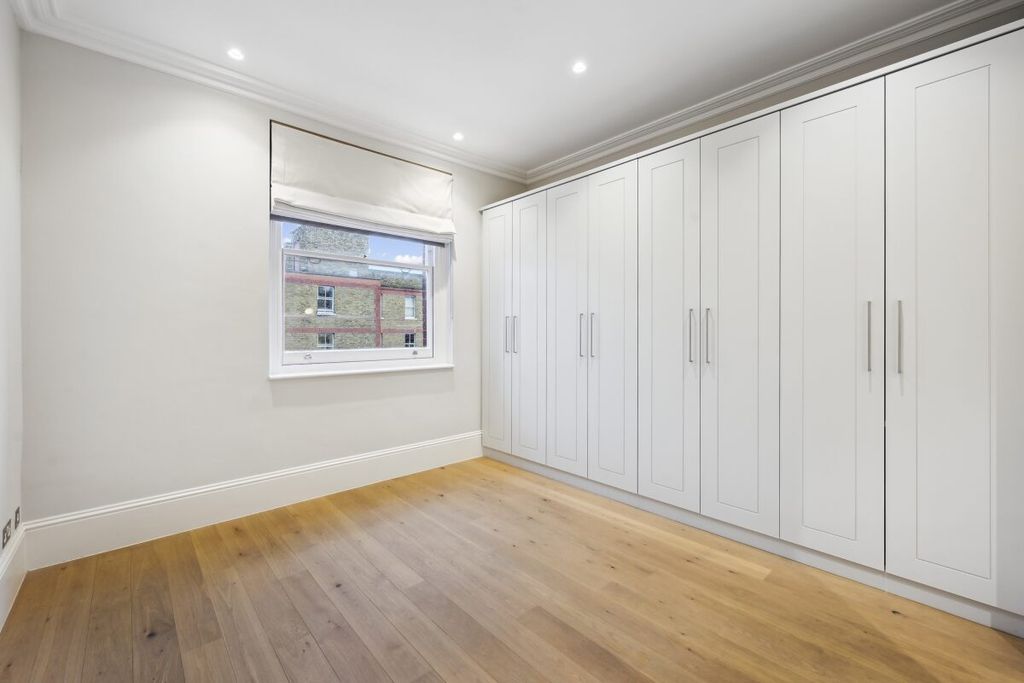 Property photo 2 of 18 Sloane Gardens (8)