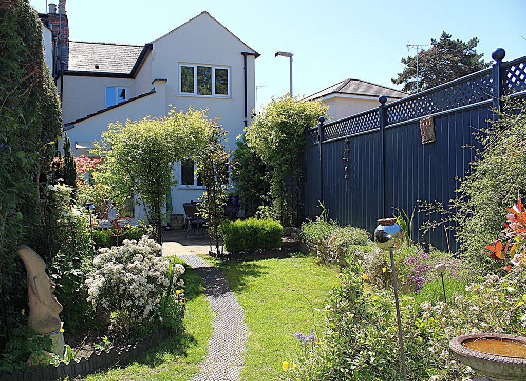 Property photo 2 of 20