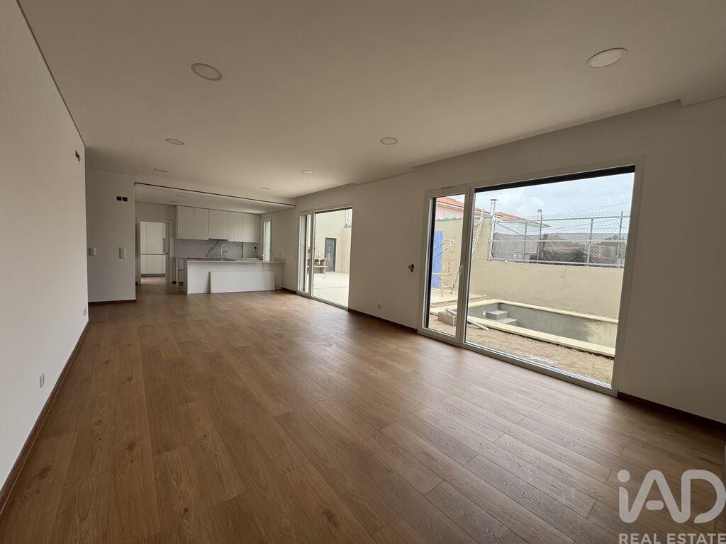 Property photo 2 of 28