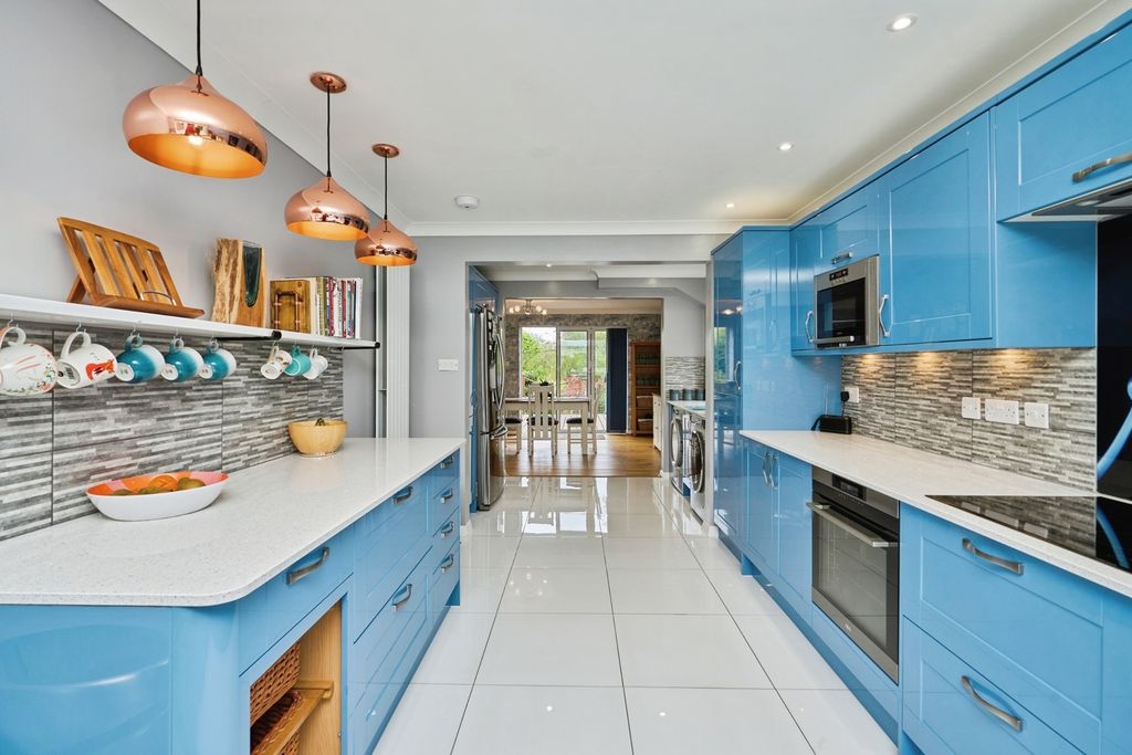 Property photo 2 of 17 Kitchen