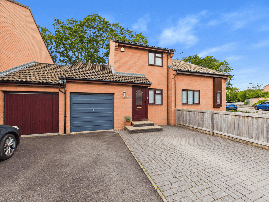 Property photo 1 of 7 Two-Bedroom Semi-Detached House With Garage And Well Proportioned Rear Garden In Titchfield Common