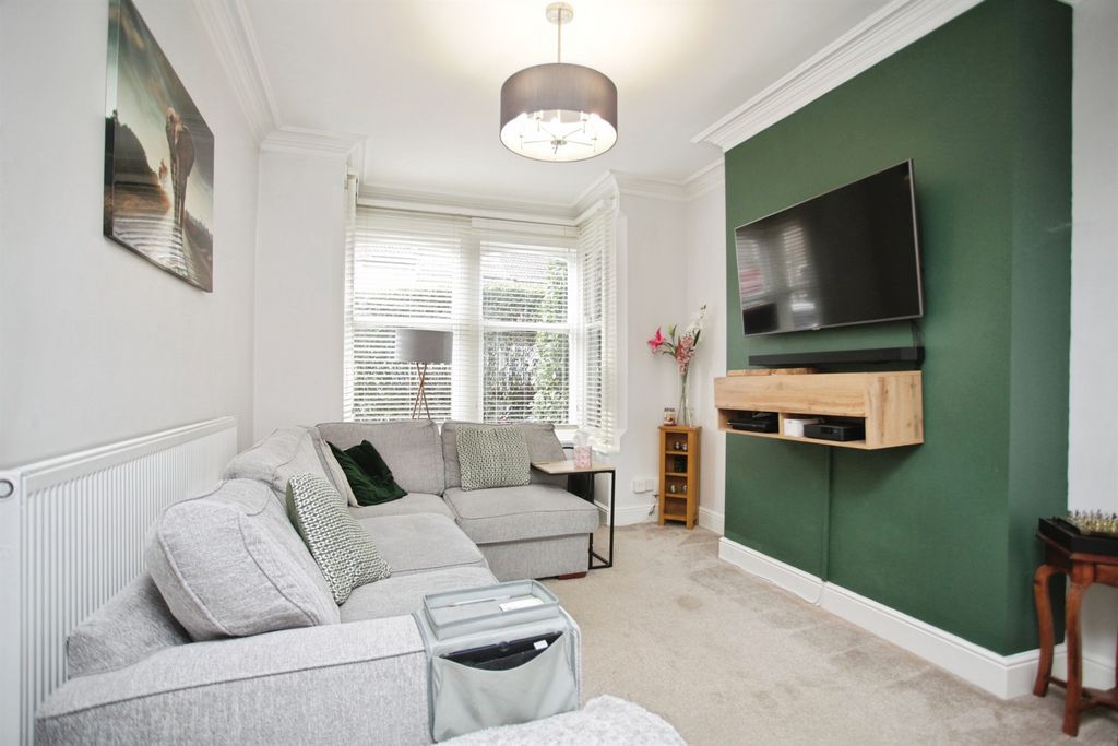 Property photo 2 of 17