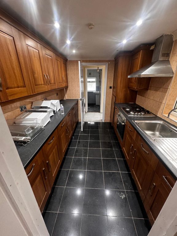 Property photo 1 of 14 3 Bed Terraced House To Rent Friars Road, London E6