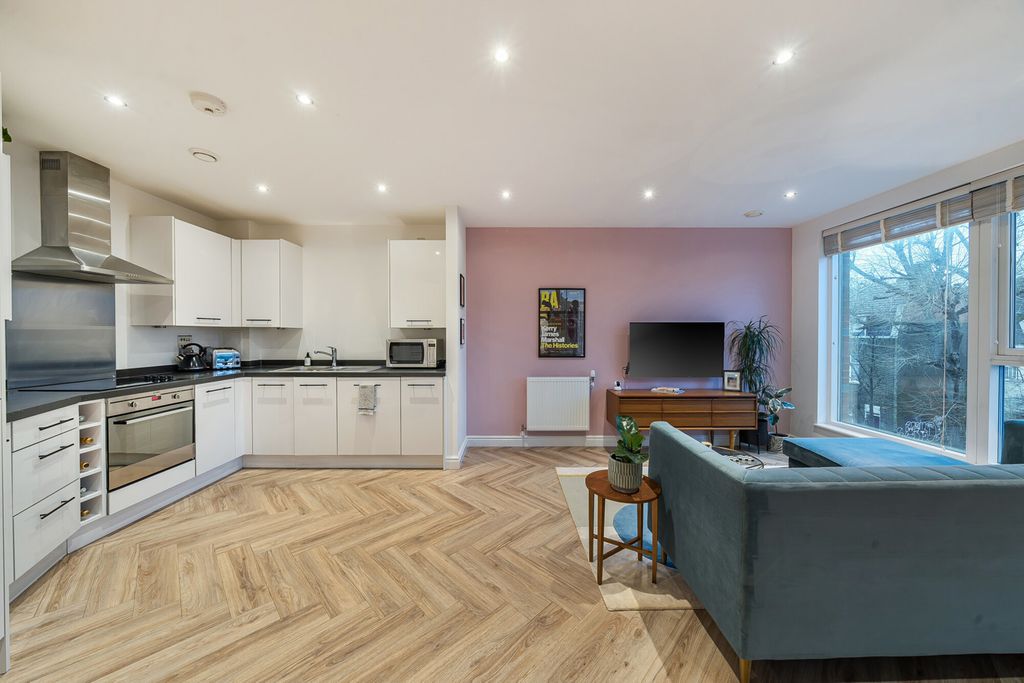 Property photo 3 of 19 1405824-8-6980c87...