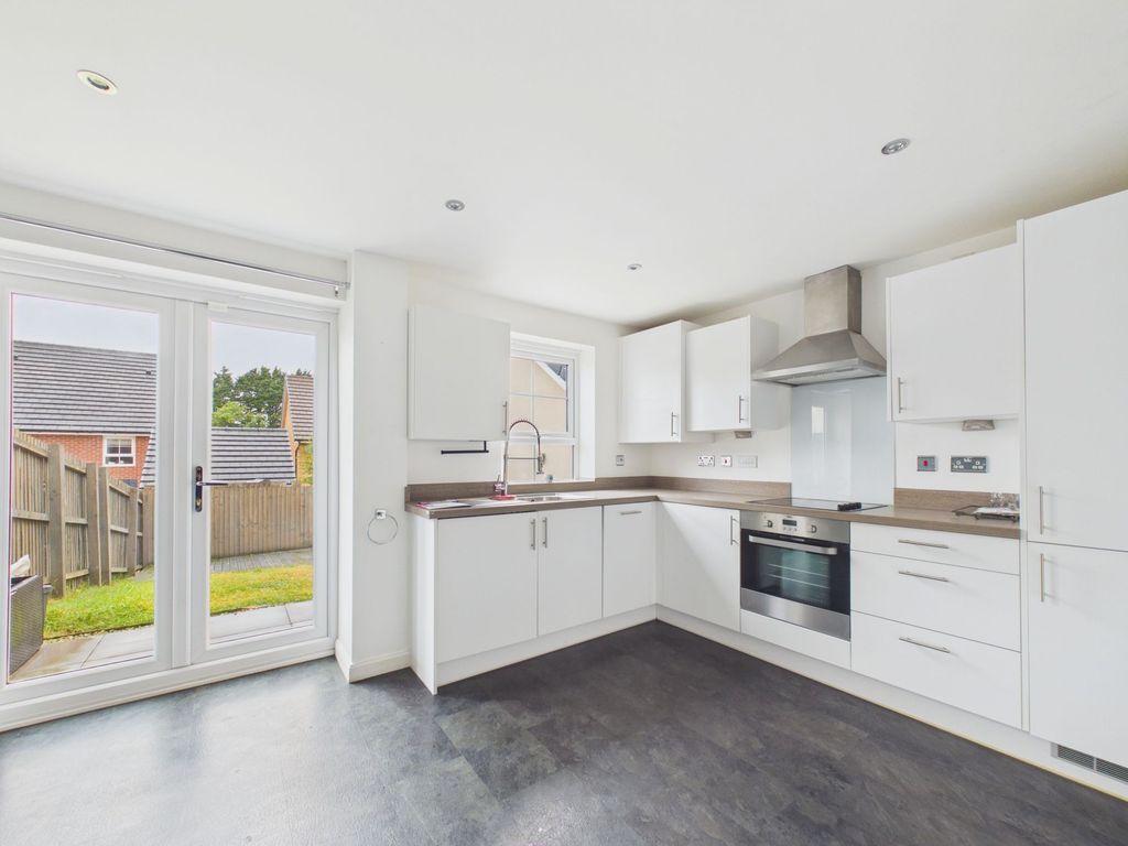 Property photo 2 of 10 Kitchen
