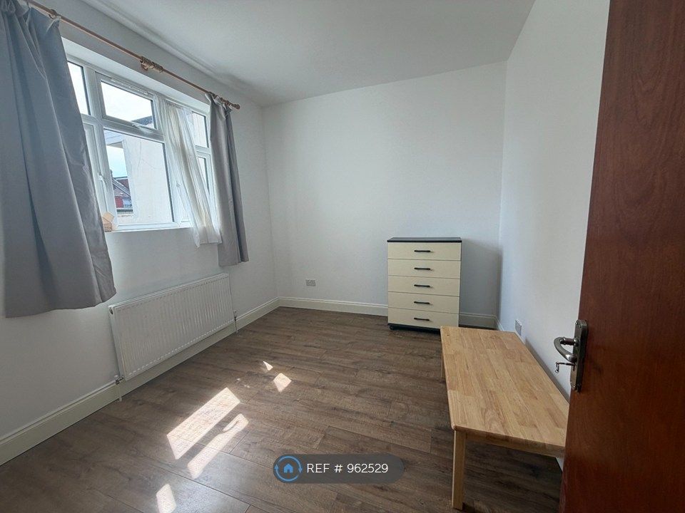 Property photo 3 of 7 Bedroom 2