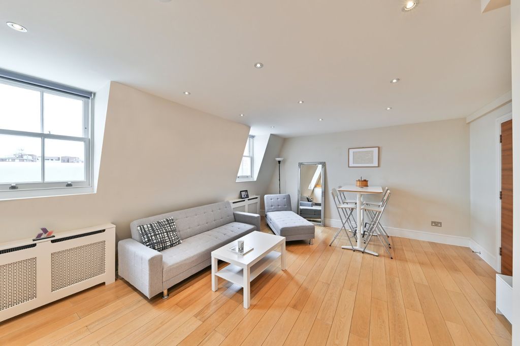 Property photo 3 of 9 Reception