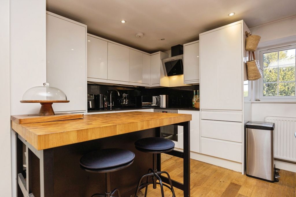 Additional image 15 of 2 bed flat for salePortsmouth Road, Milford, Godalming, Surrey GU8