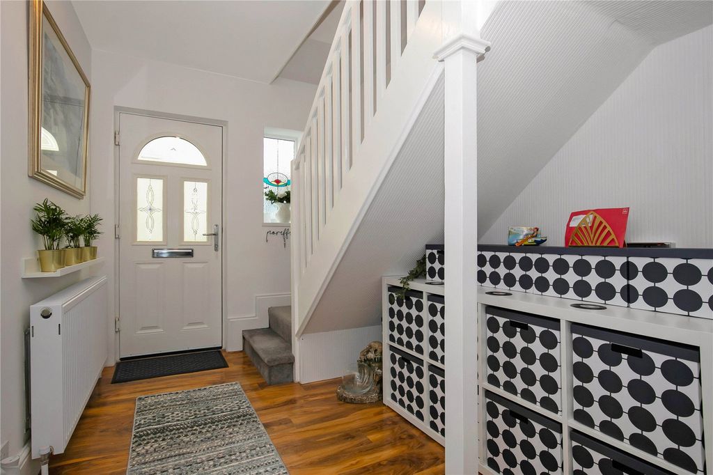 Property photo 2 of 29 Picture No. 16