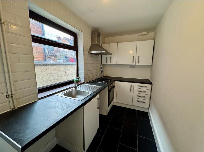 Property photo 3 of 8 Kitchen