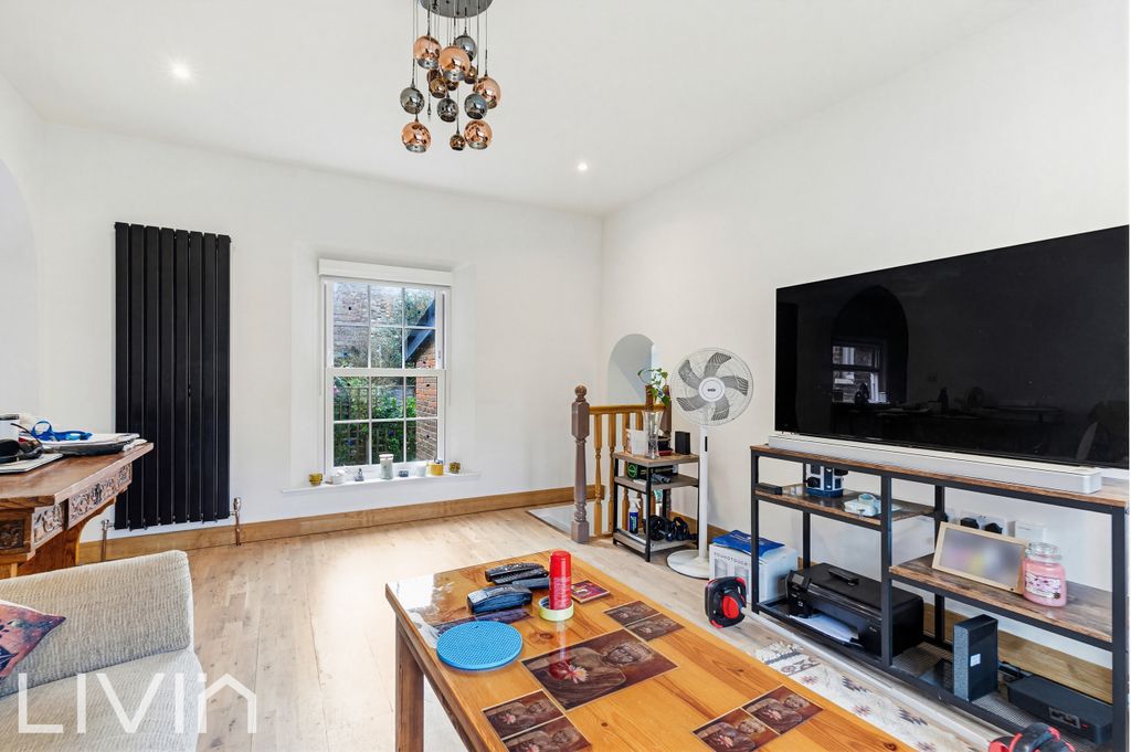 Property photo 3 of 11 Photo 2