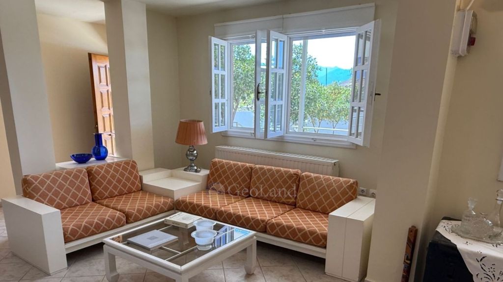 Property photo 2 of 25