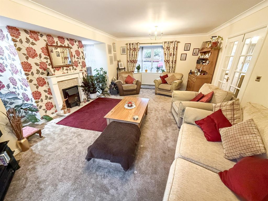 Property photo 2 of 22 Living Room