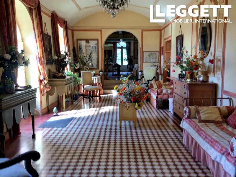 Property photo 2 of 10