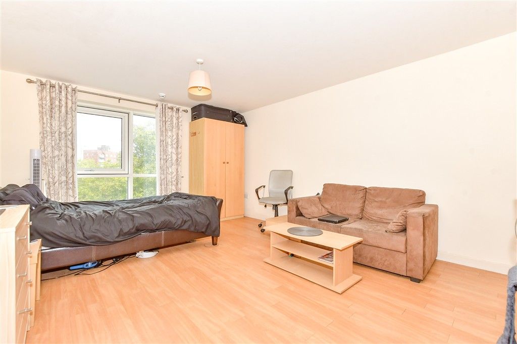 Property photo 3 of 6 Lounge/Kitchen/ Bedroom