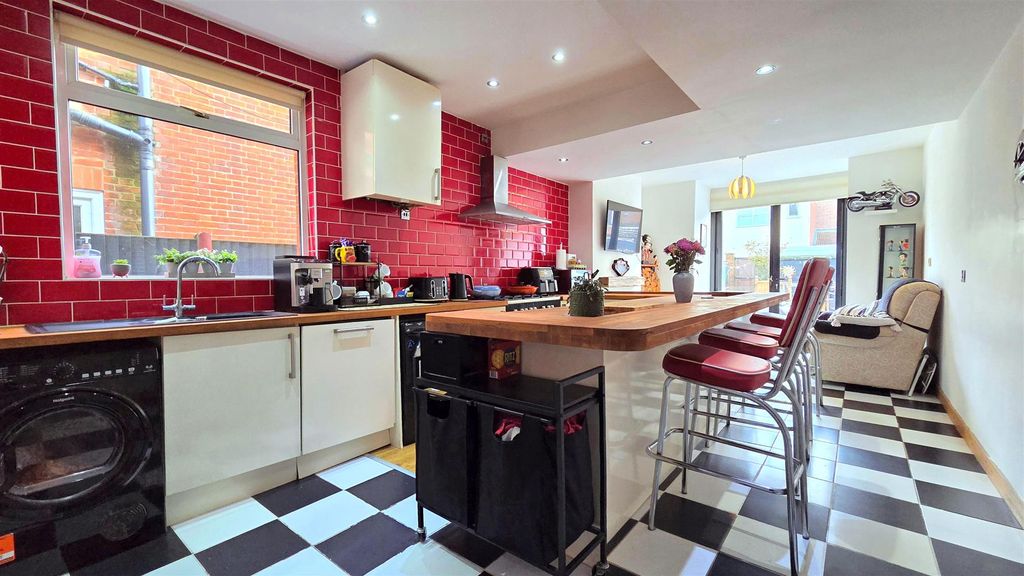 Property photo 2 of 20 Kitchen