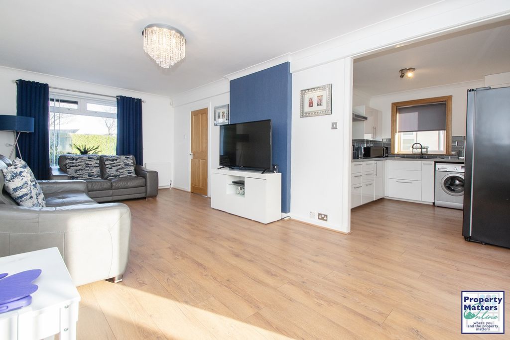 Property photo 3 of 20 Lounge