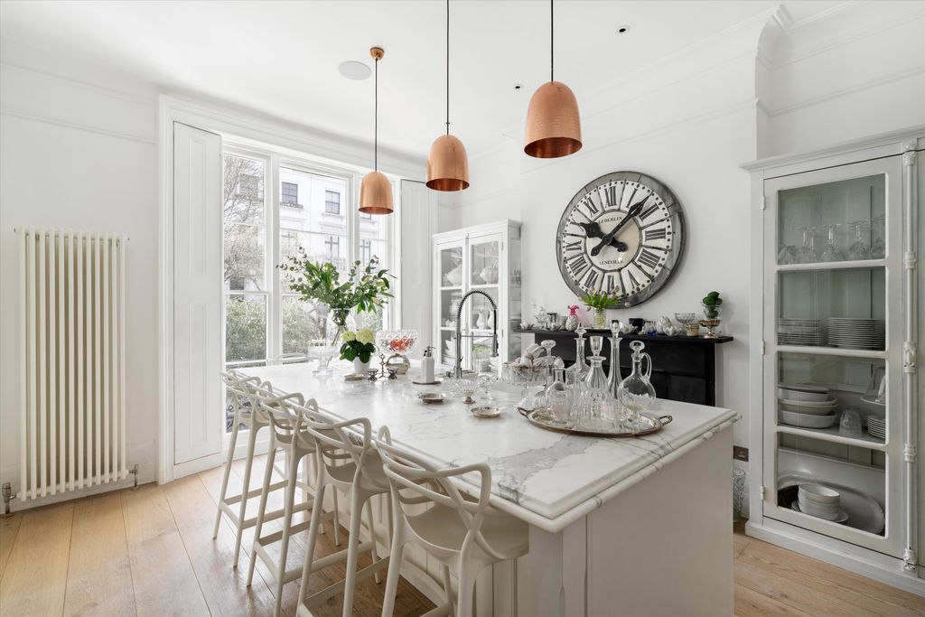 Property photo 2 of 17 Image