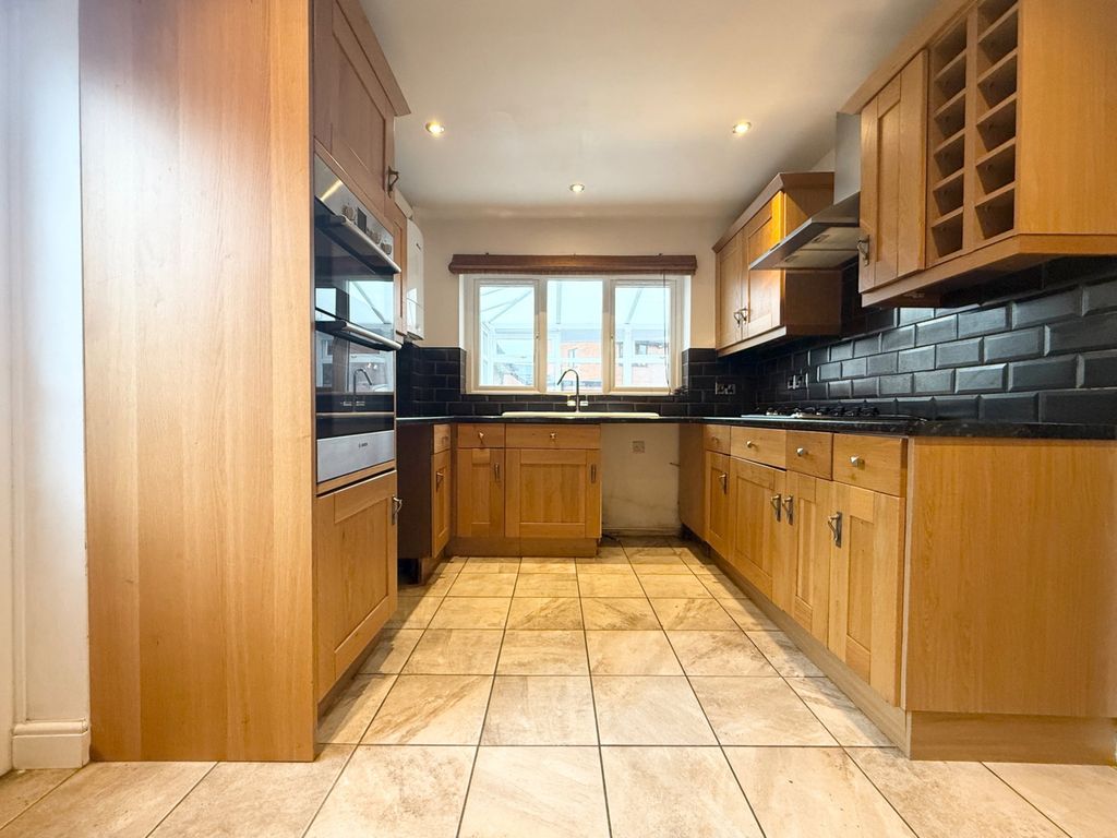 Property photo 2 of 25