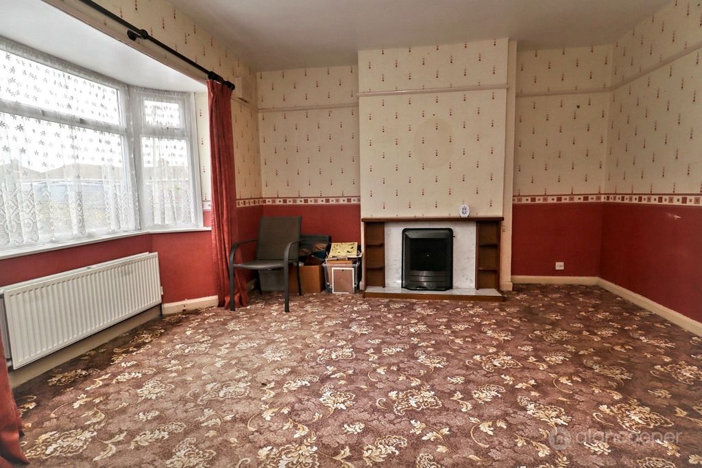 Property photo 3 of 19 4844683