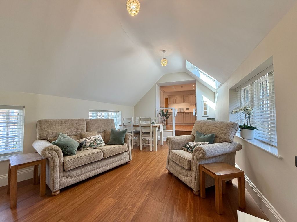 2 bed flat for saleCarleton, Carlisle CA4 photo 4