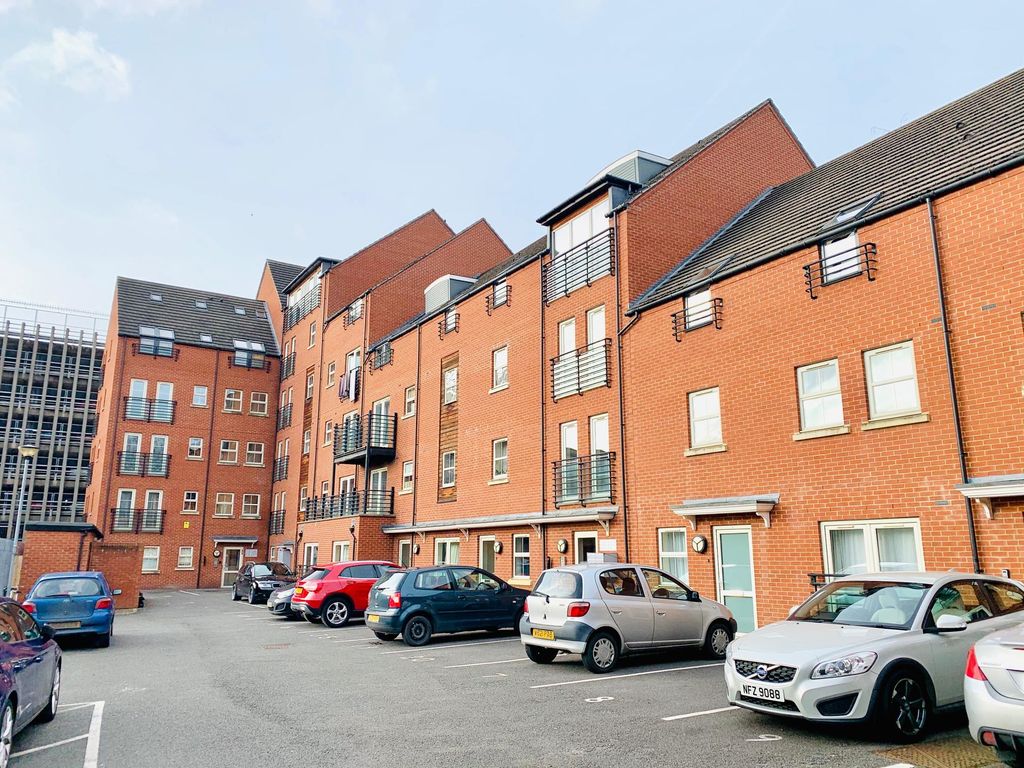 Property photo 1 of 10 Front