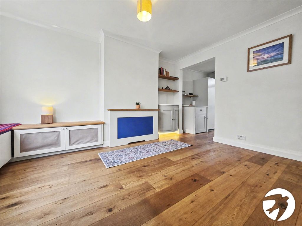 Property photo 3 of 11 Picture No. 18