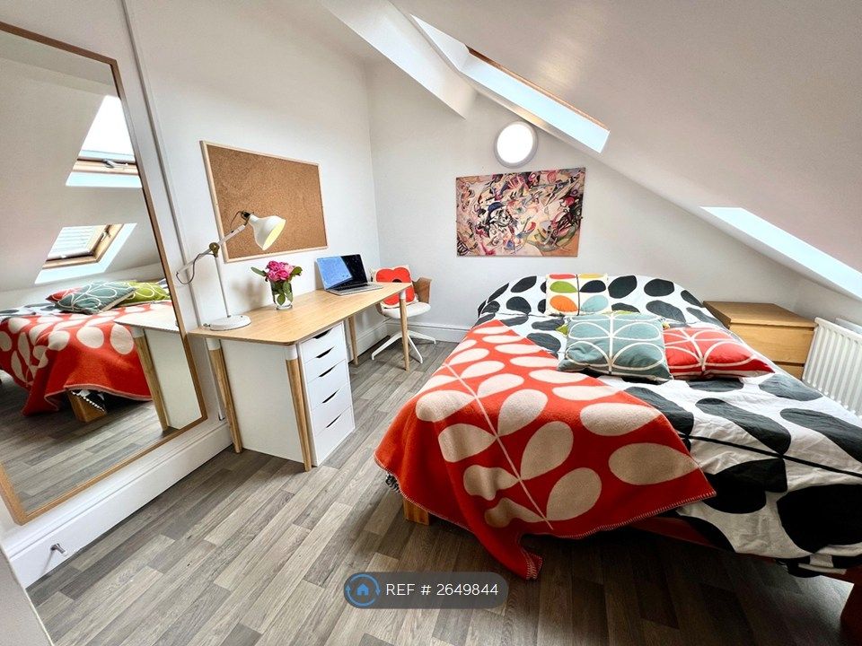 Property photo 2 of 12 Room 5 Great Views Of The Cathedral!!