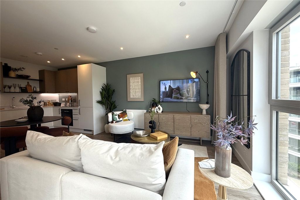 Property photo 1 of 7 Living Room