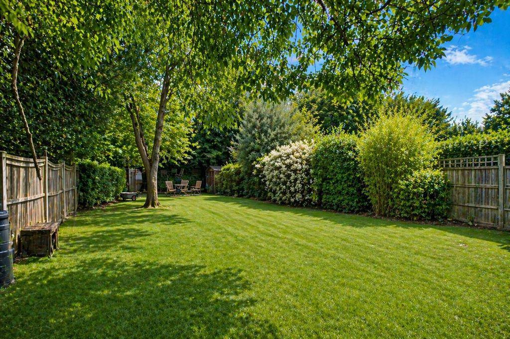 Property photo 2 of 9 Garden