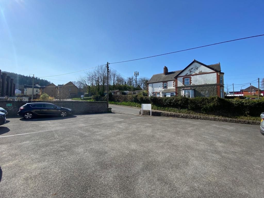 Property photo 3 of 8 Photo 4