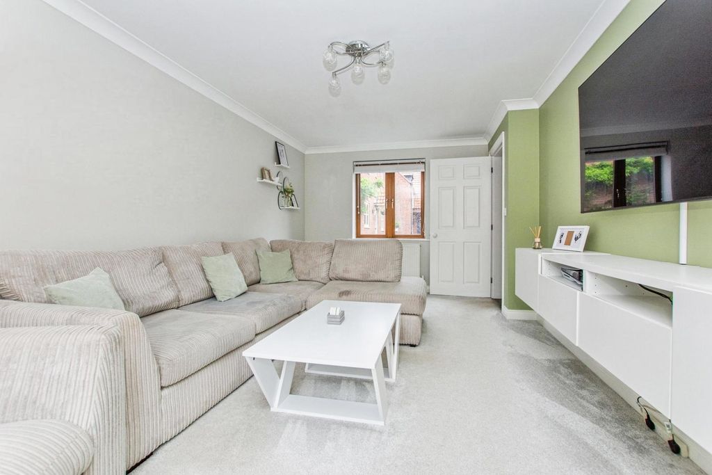 Property photo 3 of 19 Pbox-Img.Jpg