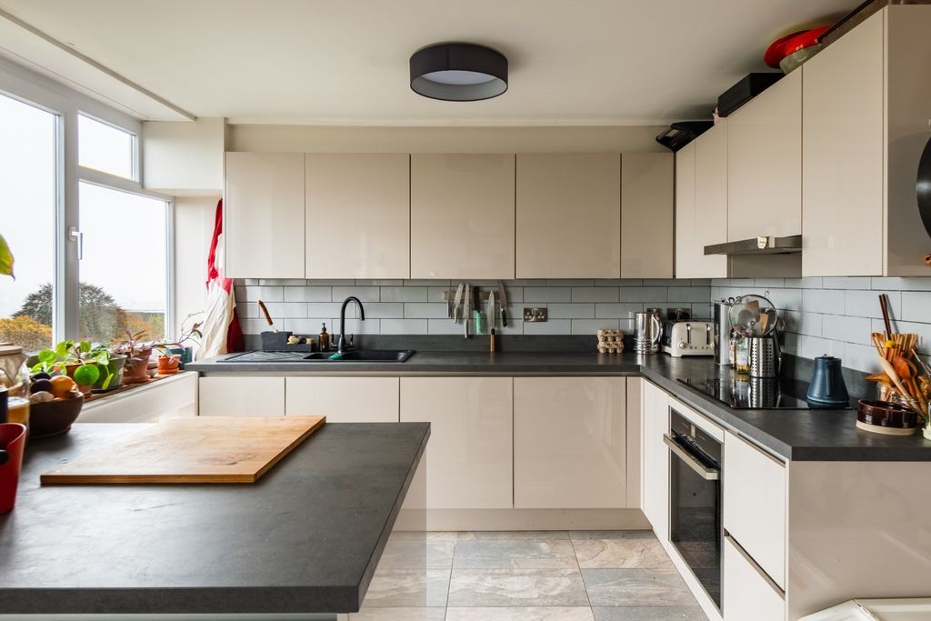 Property photo 2 of 12 Kitchen