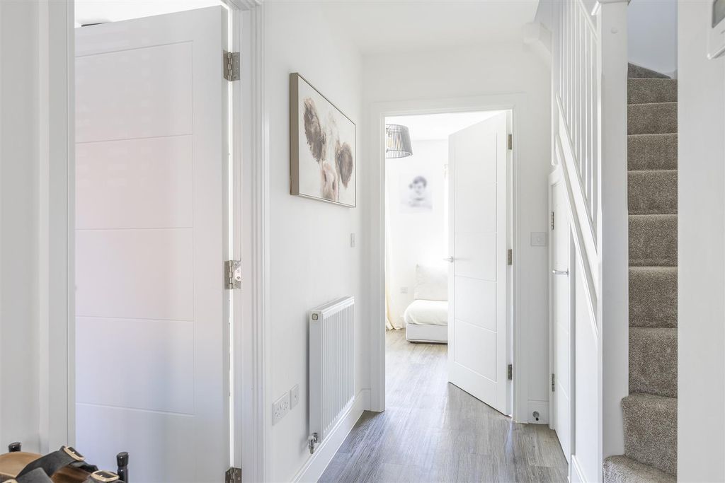 Property photo 2 of 21 Entrance Hall