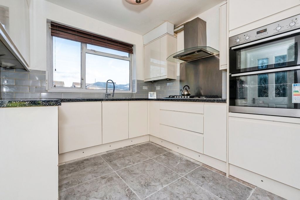 Property photo 3 of 28 Kitchen