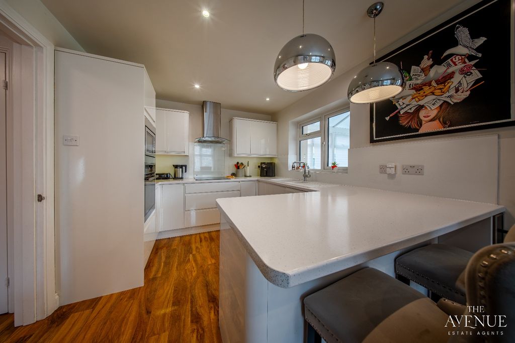 Property photo 2 of 19 5537115