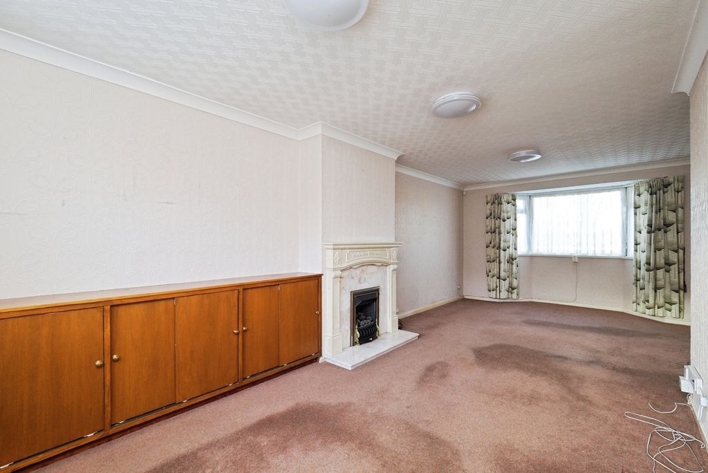 Property photo 3 of 17 Photo