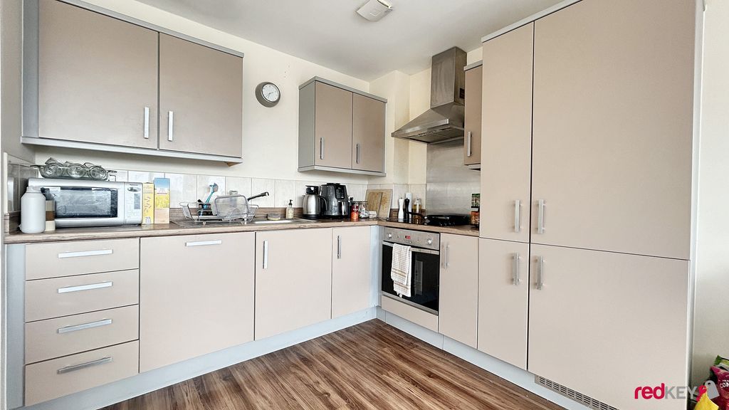 Property photo 3 of 8 Kitchen