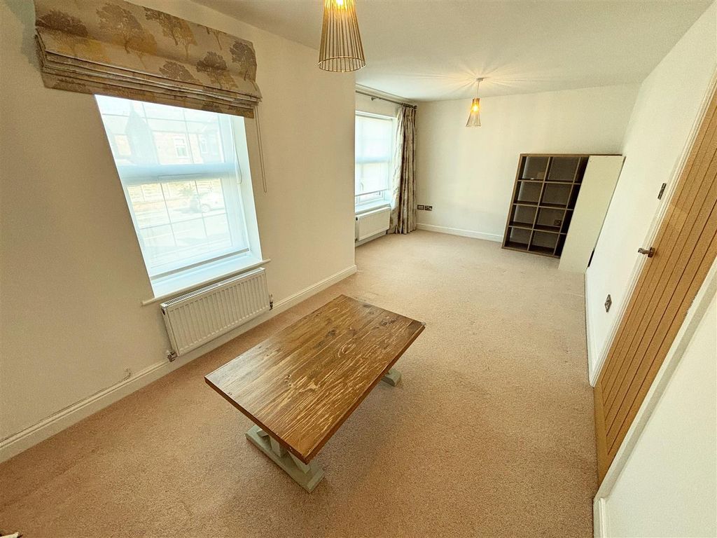 Property photo 3 of 25