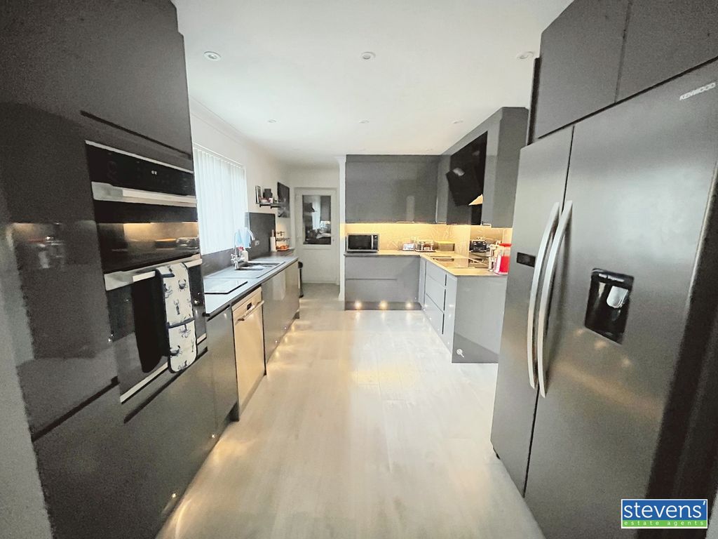 Property photo 2 of 21 Image00022