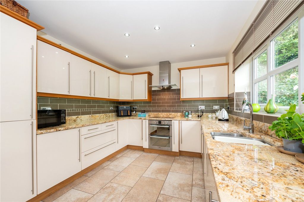 Property photo 3 of 14 Kitchen