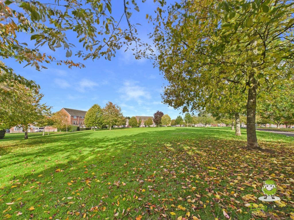 Property photo 2 of 17 Ewemove Estate Agents Basingstoke
