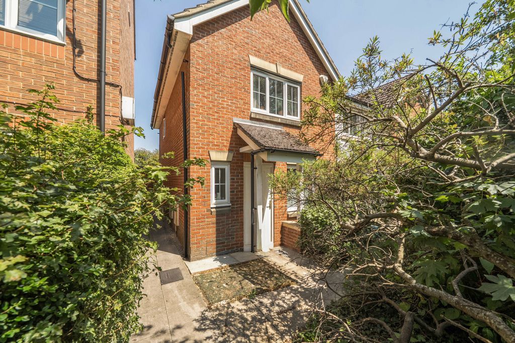 Property photo 1 of 18 External