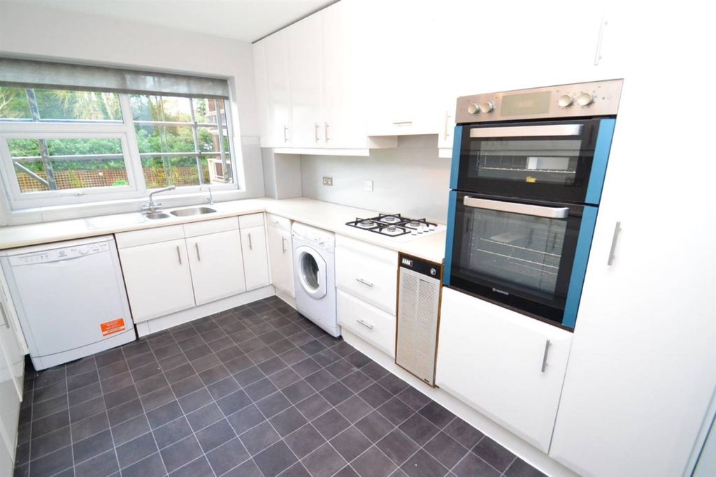 Property photo 3 of 10 Photo