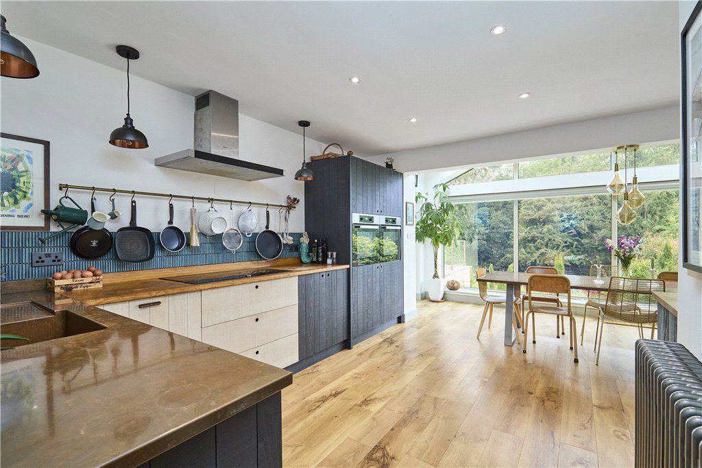 Property photo 3 of 30 Dining Kitchen