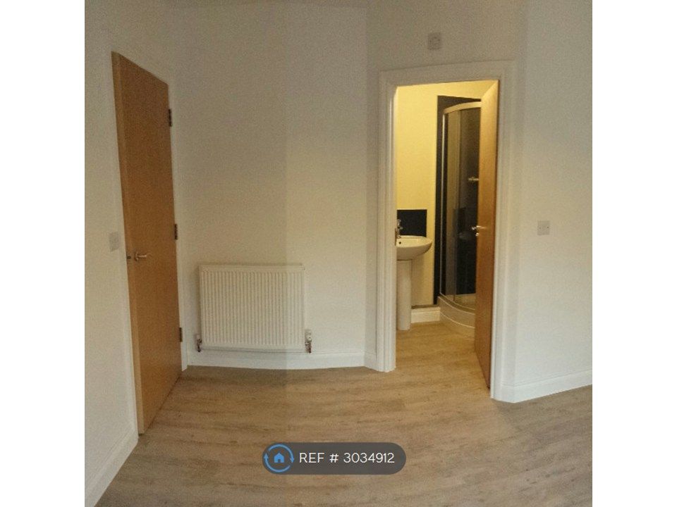Property photo 3 of 8 En-Suite