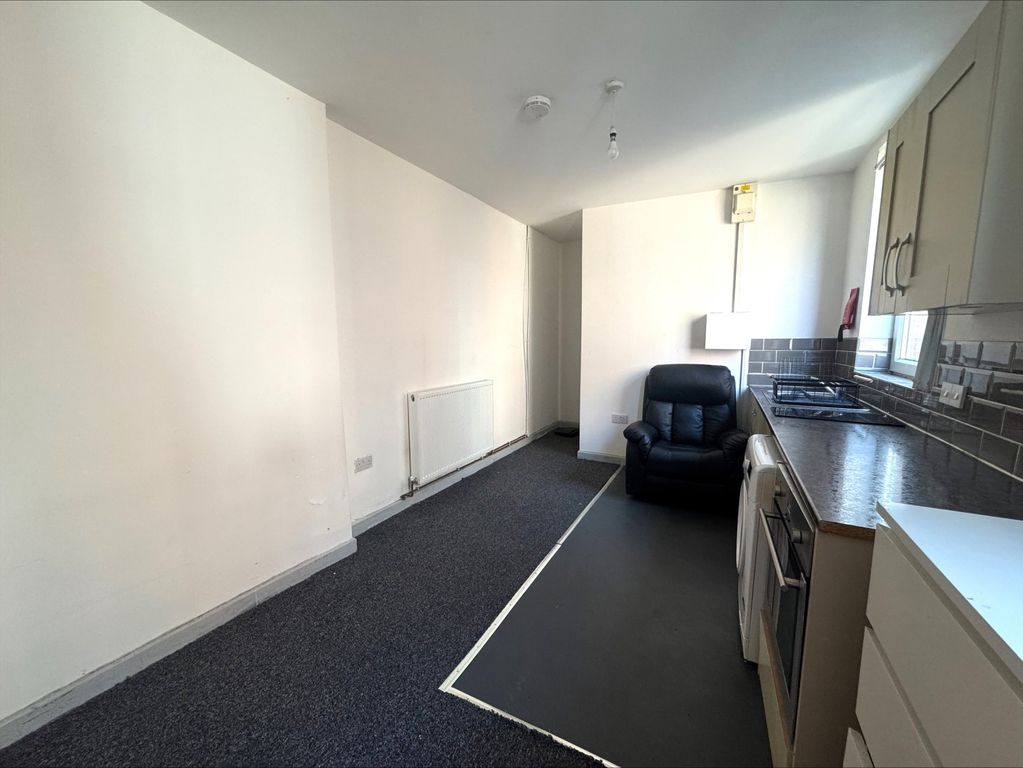 Property photo 3 of 6 Studio